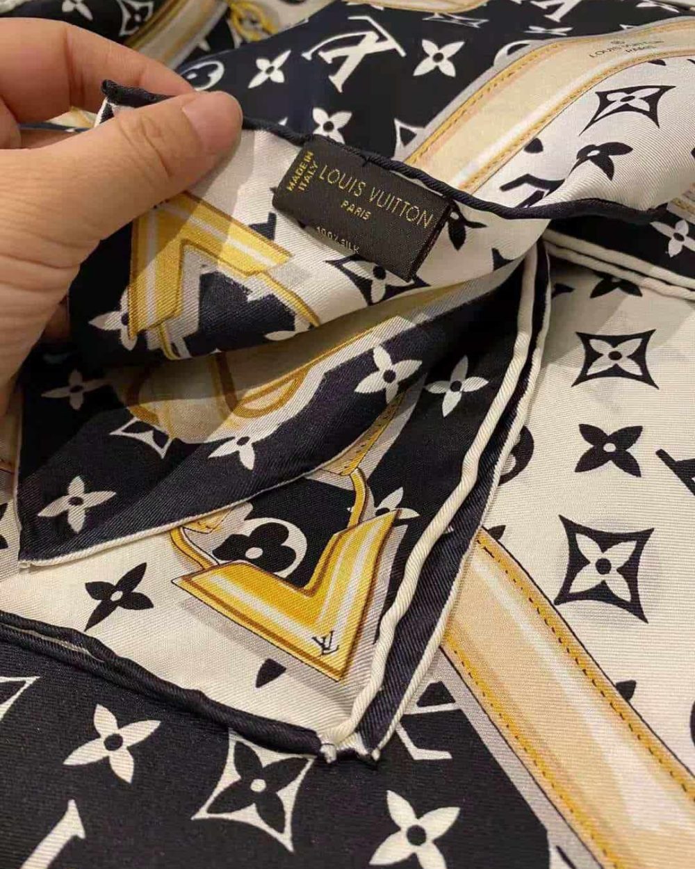 Monogram Confidential Square 90 White And Black For Women M78667