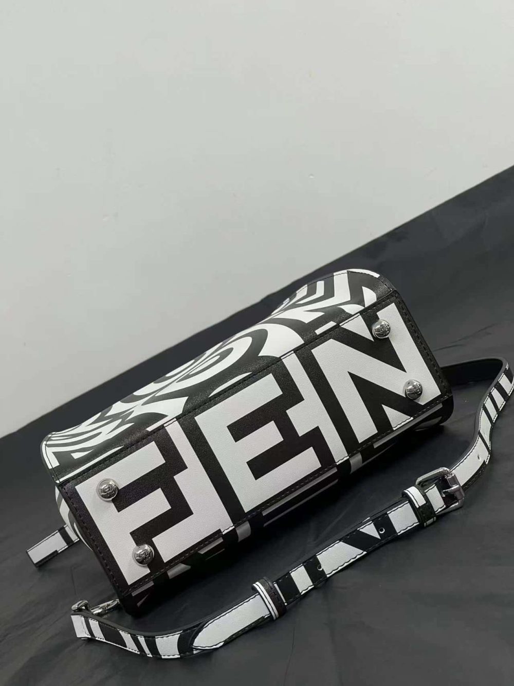 1:1 Replica Peekaboo Iseeu Mini Bag Black And White For Women 9in/ 23cm - Image 6