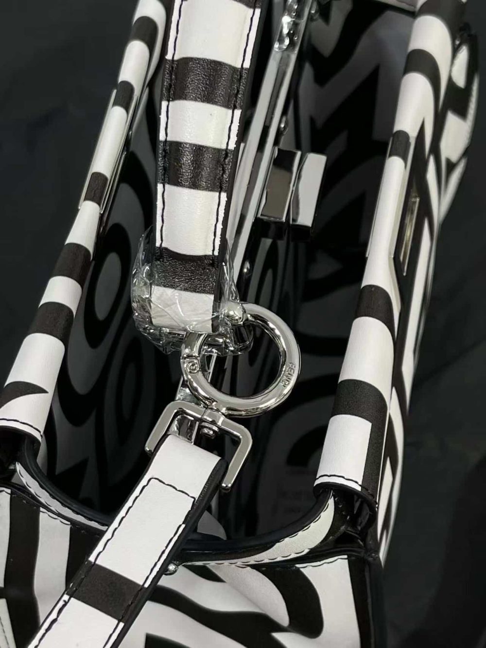 1:1 Replica Peekaboo Iseeu Mini Bag Black And White For Women 9in/ 23cm - Image 3