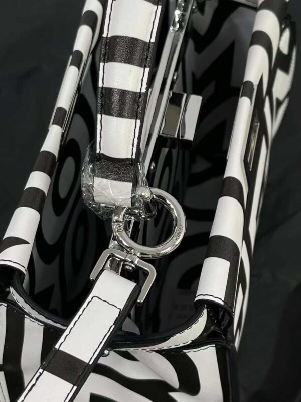 1:1 Replica Peekaboo Iseeu Mini Bag Black And White For Women 9in/ 23cm