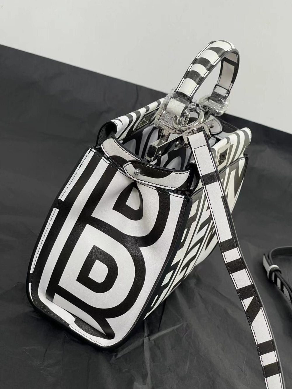1:1 Replica Peekaboo Iseeu Mini Bag Black And White For Women 9in/ 23cm - Image 5