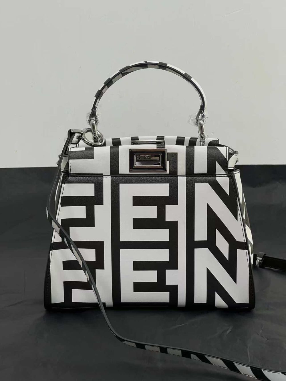1:1 Replica Peekaboo Iseeu Mini Bag Black And White For Women 9in/ 23cm - Image 2