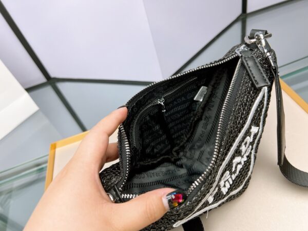 PR011  - Prada Women's Fashion Bag