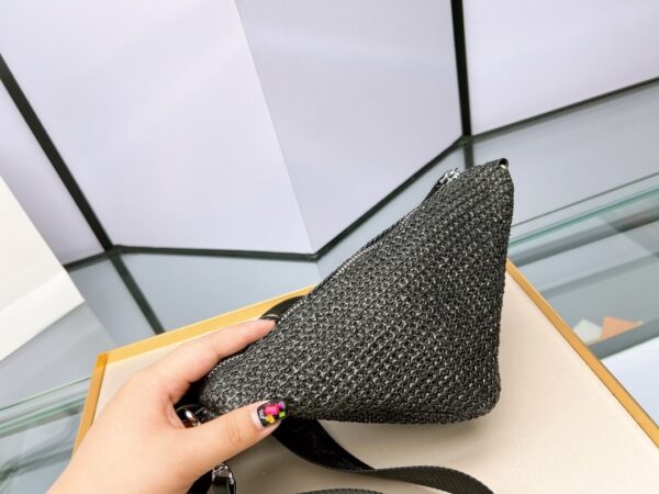 PR011  - Prada Women's Fashion Bag