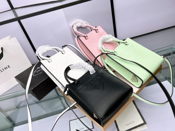 PR012  - Prada Women's Fashion Bag