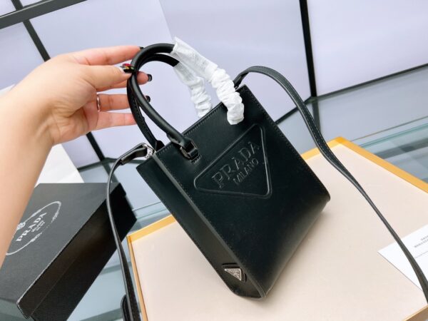 PR012  - Prada Women's Fashion Bag
