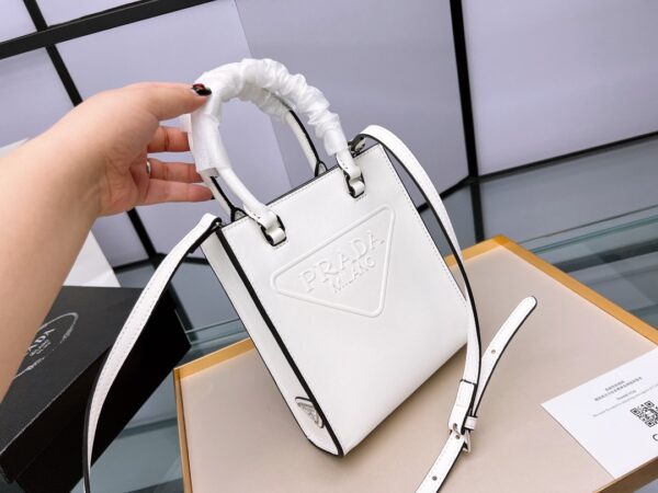 PR012  - Prada Women's Fashion Bag