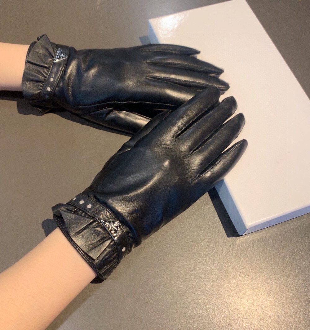 Prada Nappa Gloves In Black
