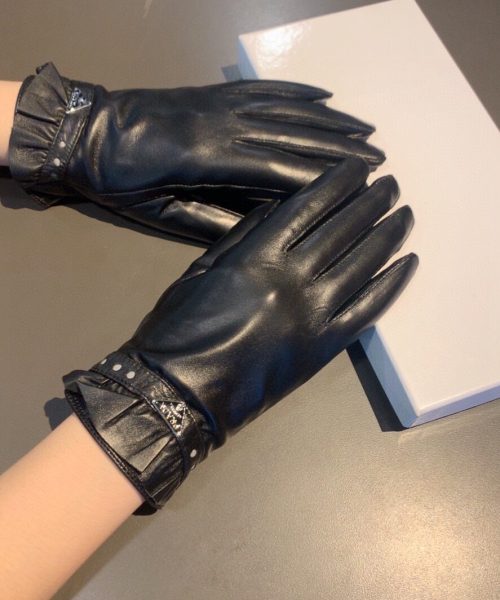 Prada Nappa Gloves In Black