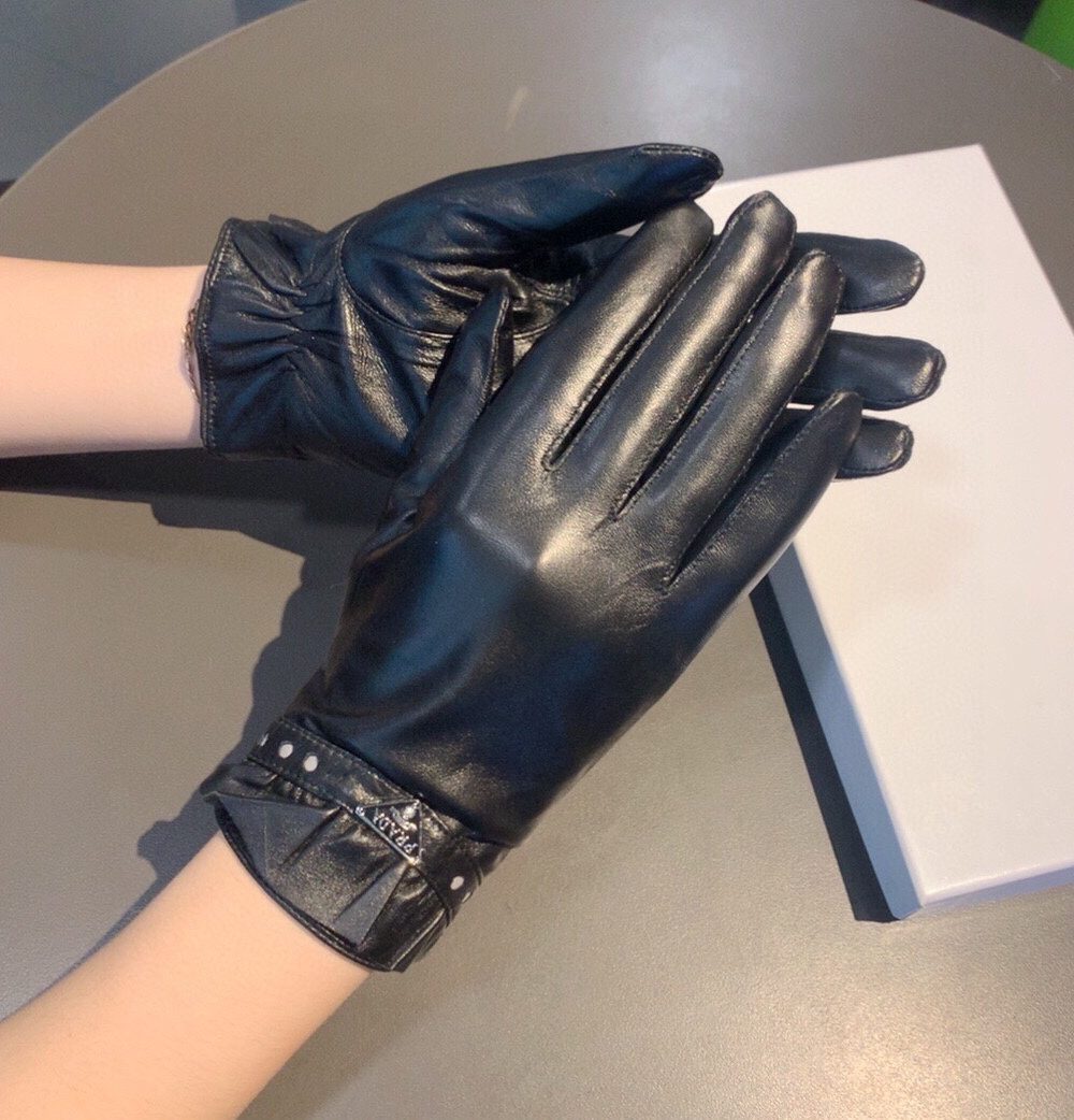 Prada Nappa Gloves In Black