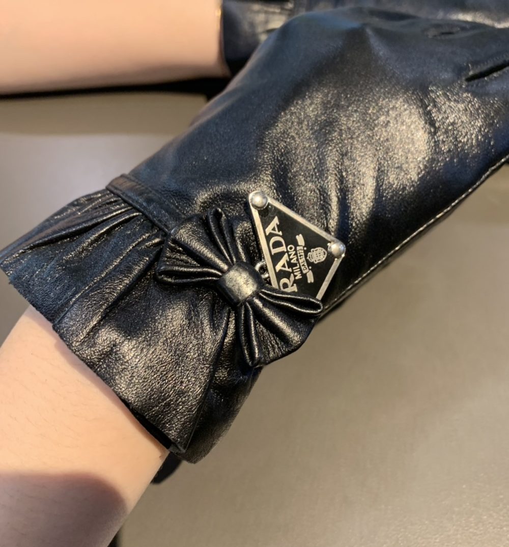 Prada Nappa Gloves In Black