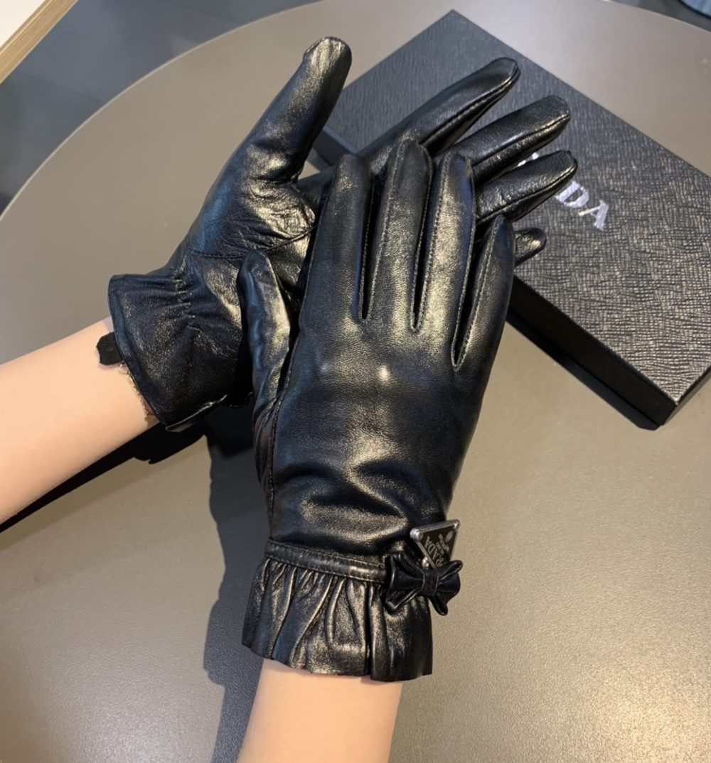 Prada Nappa Gloves In Black