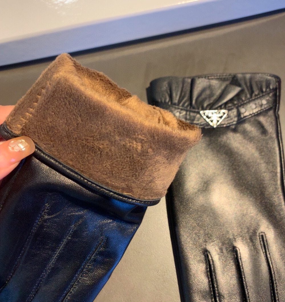 Prada Nappa Gloves In Black