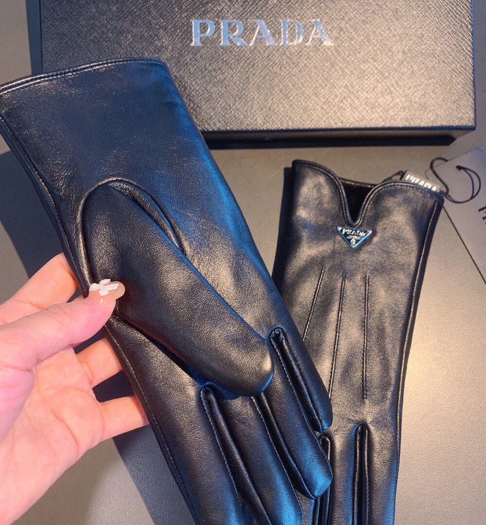 Prada Nappa Gloves In Black