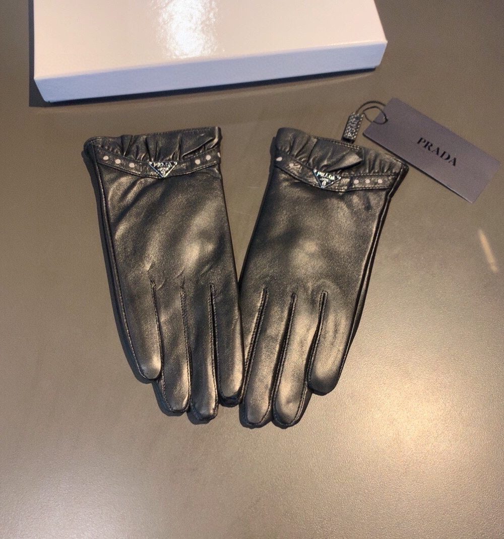 Prada Nappa Gloves In Black