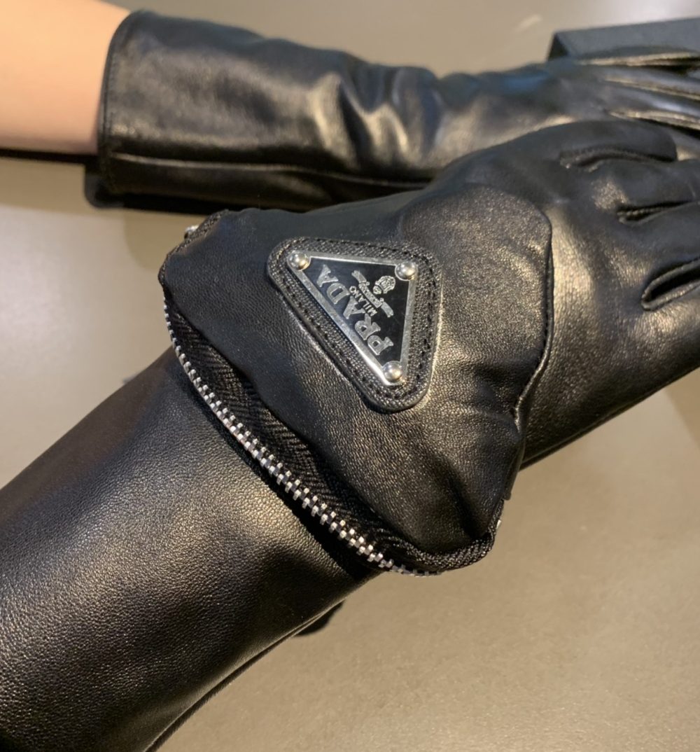Prada Nappa Gloves In Black