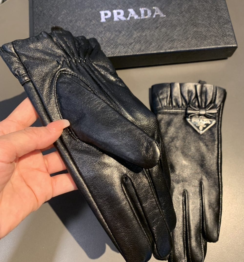 Prada Nappa Gloves In Black