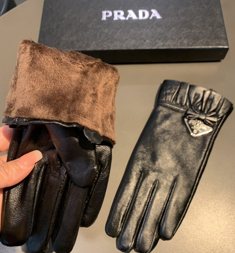 Prada Nappa Gloves In Black