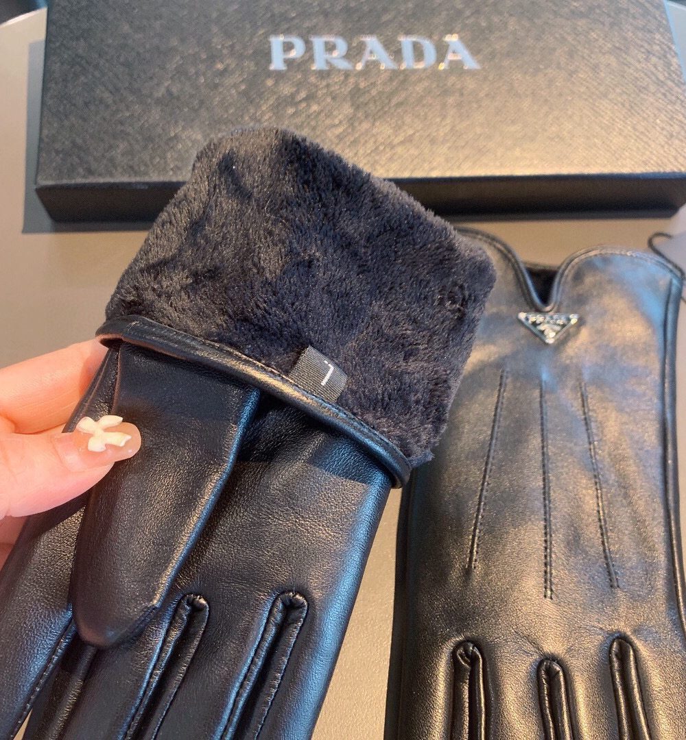 Prada Nappa Gloves In Black