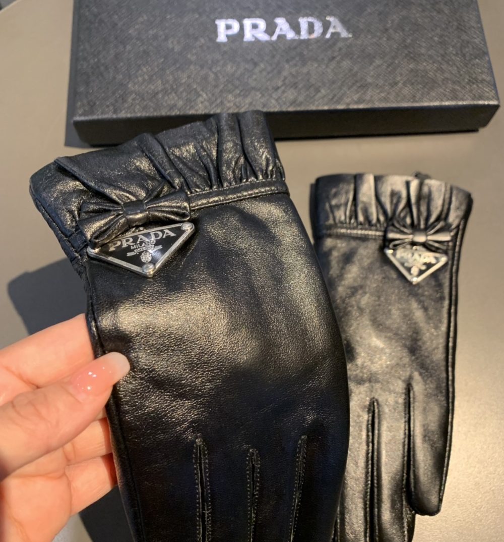 Prada Nappa Gloves In Black