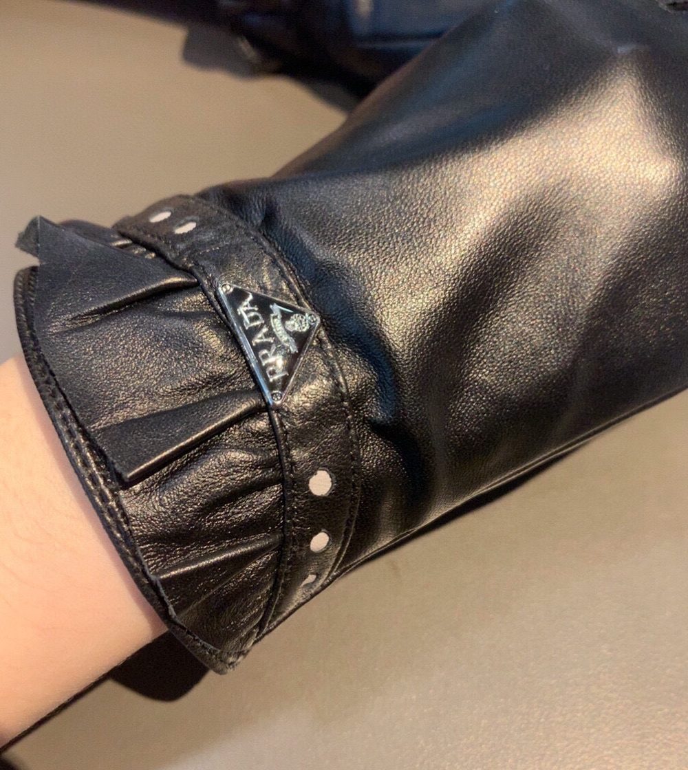Prada Nappa Gloves In Black