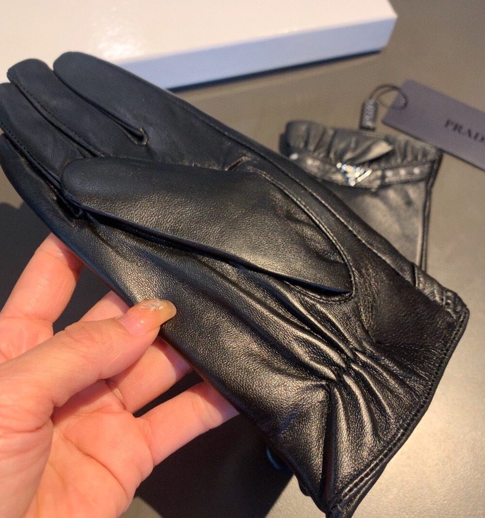 Prada Nappa Gloves In Black