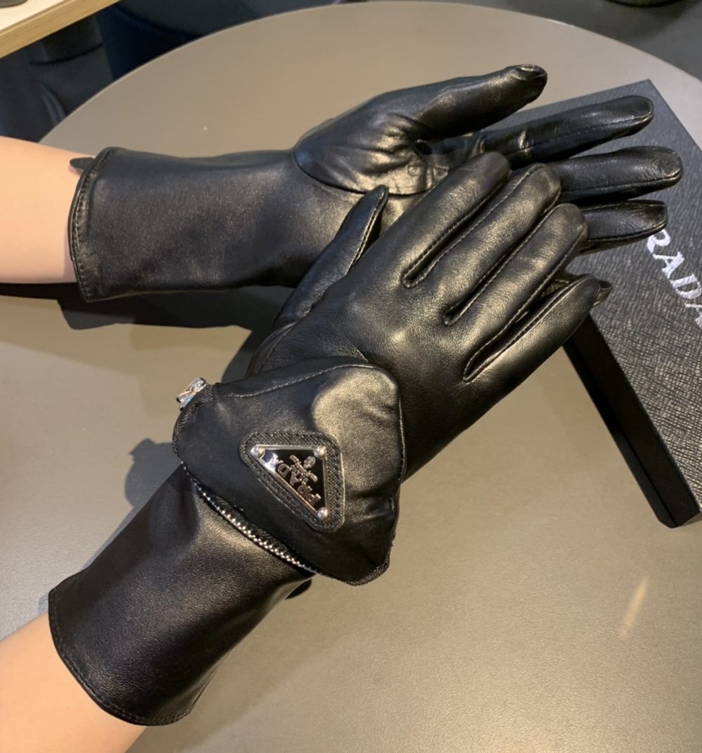 Prada Nappa Gloves In Black