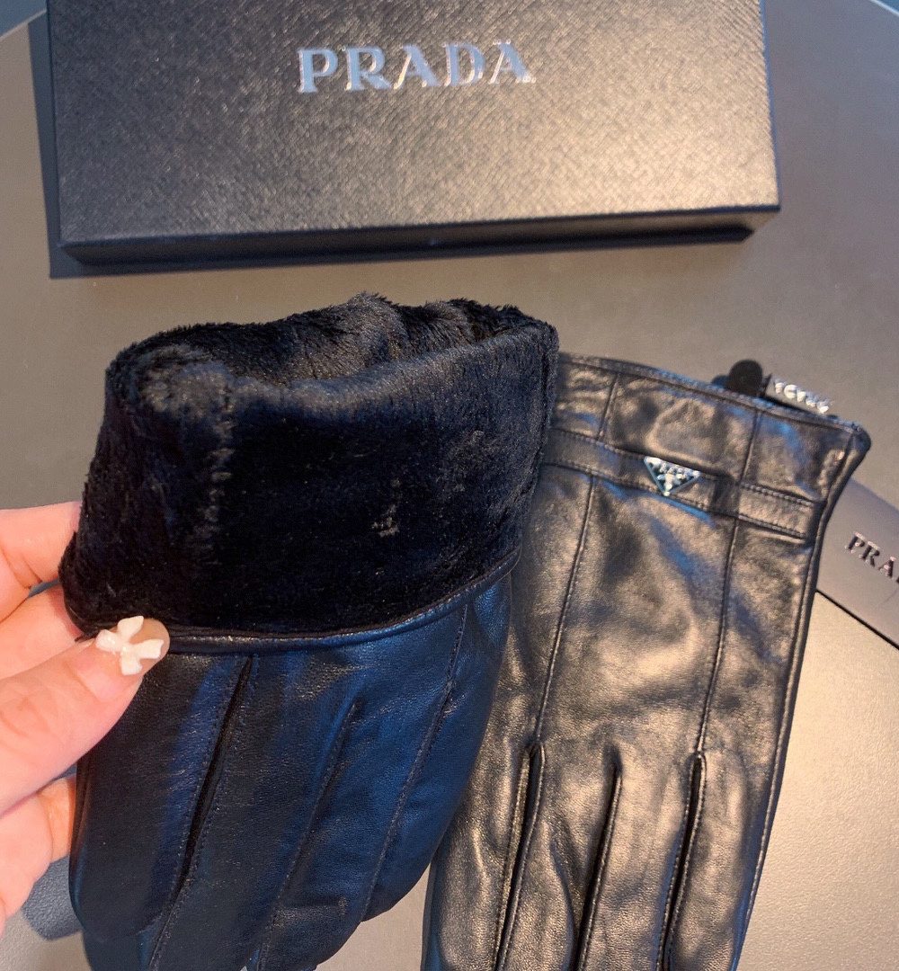 Prada Nappa Gloves In Black