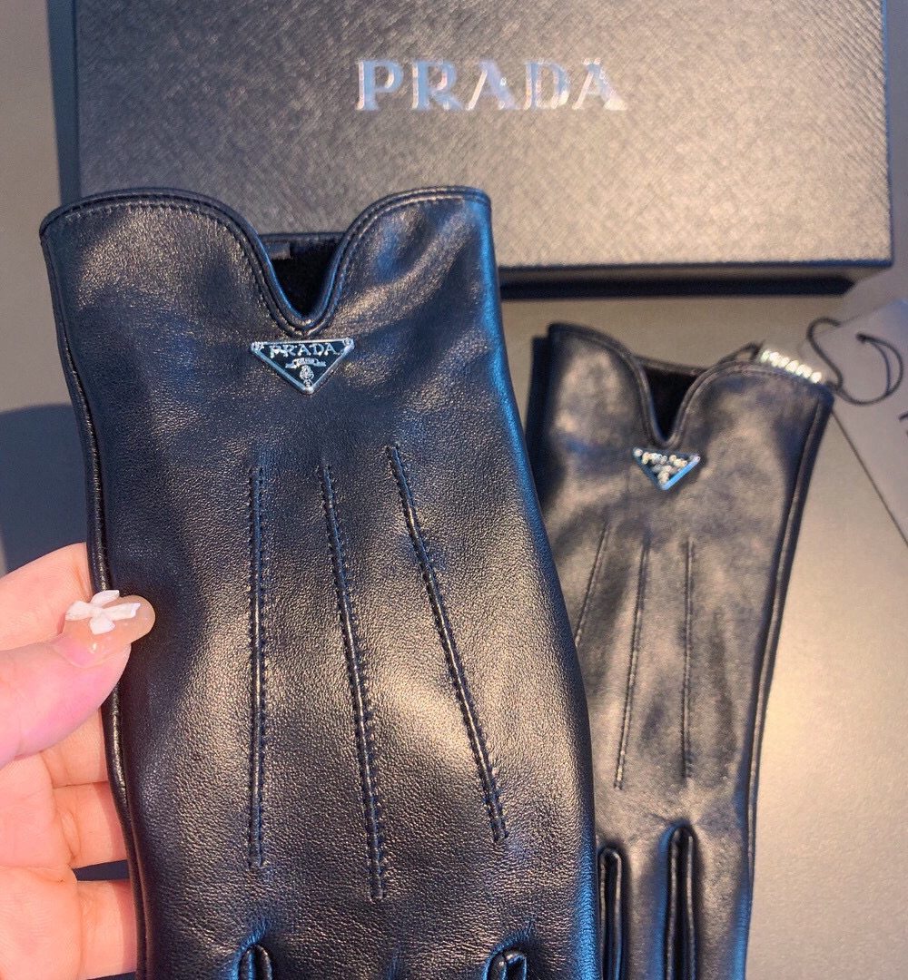 Prada Nappa Gloves In Black