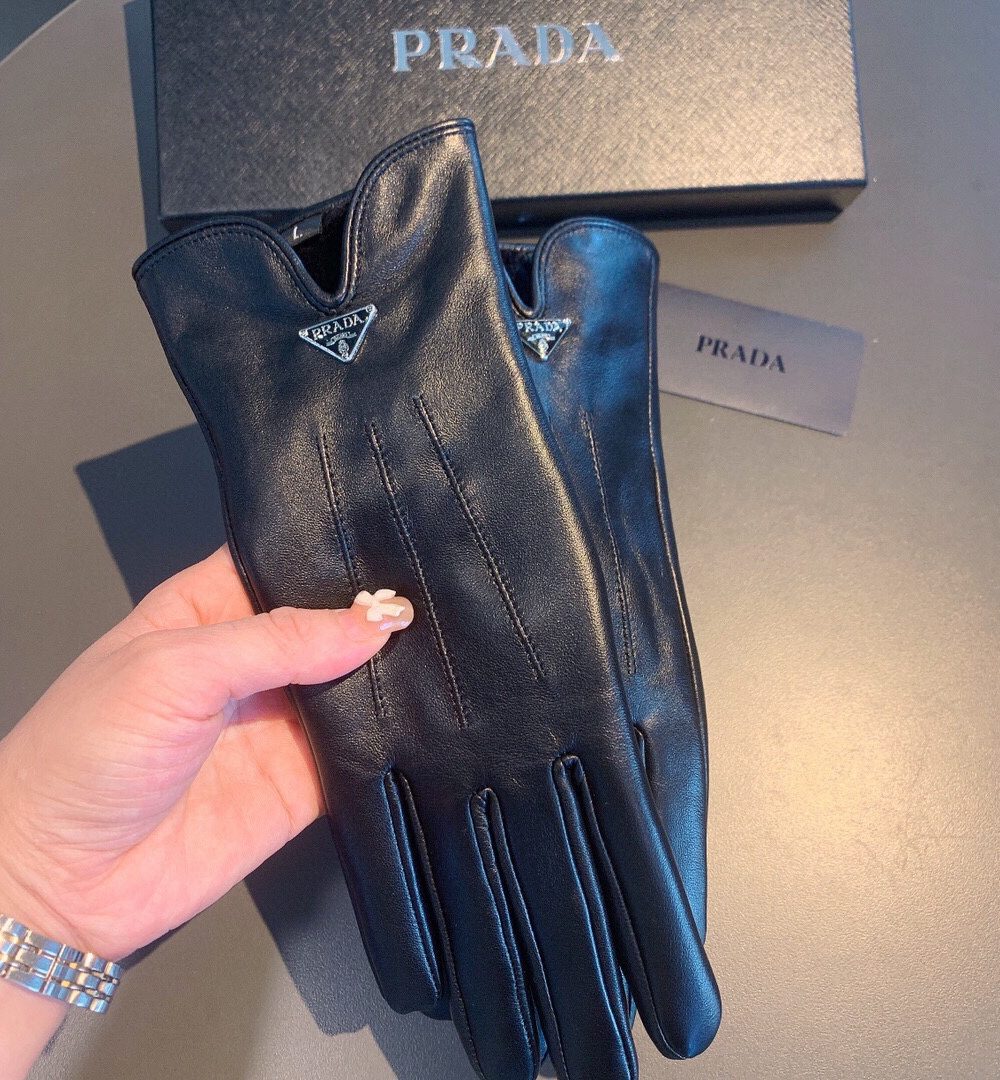 Prada Nappa Gloves In Black