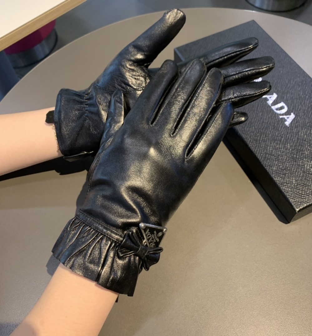 Prada Nappa Gloves In Black