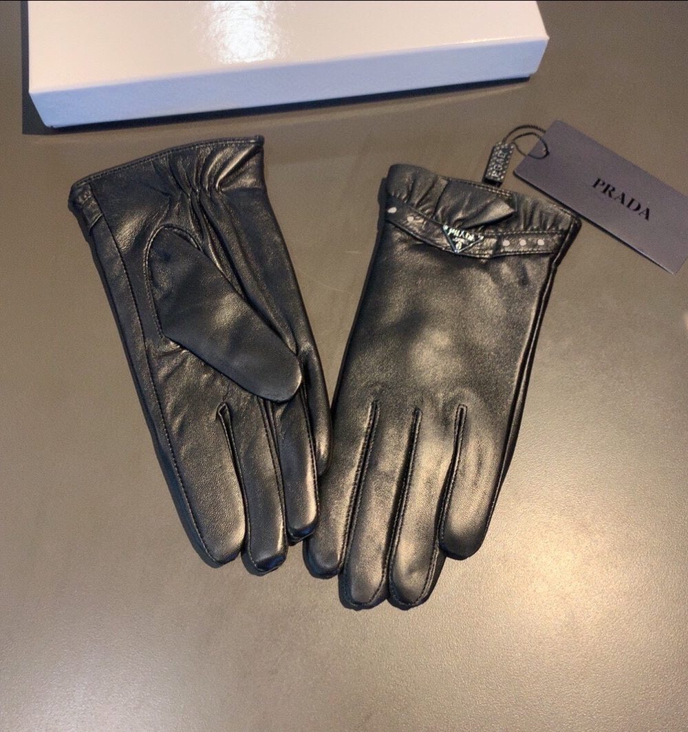 Prada Nappa Gloves In Black