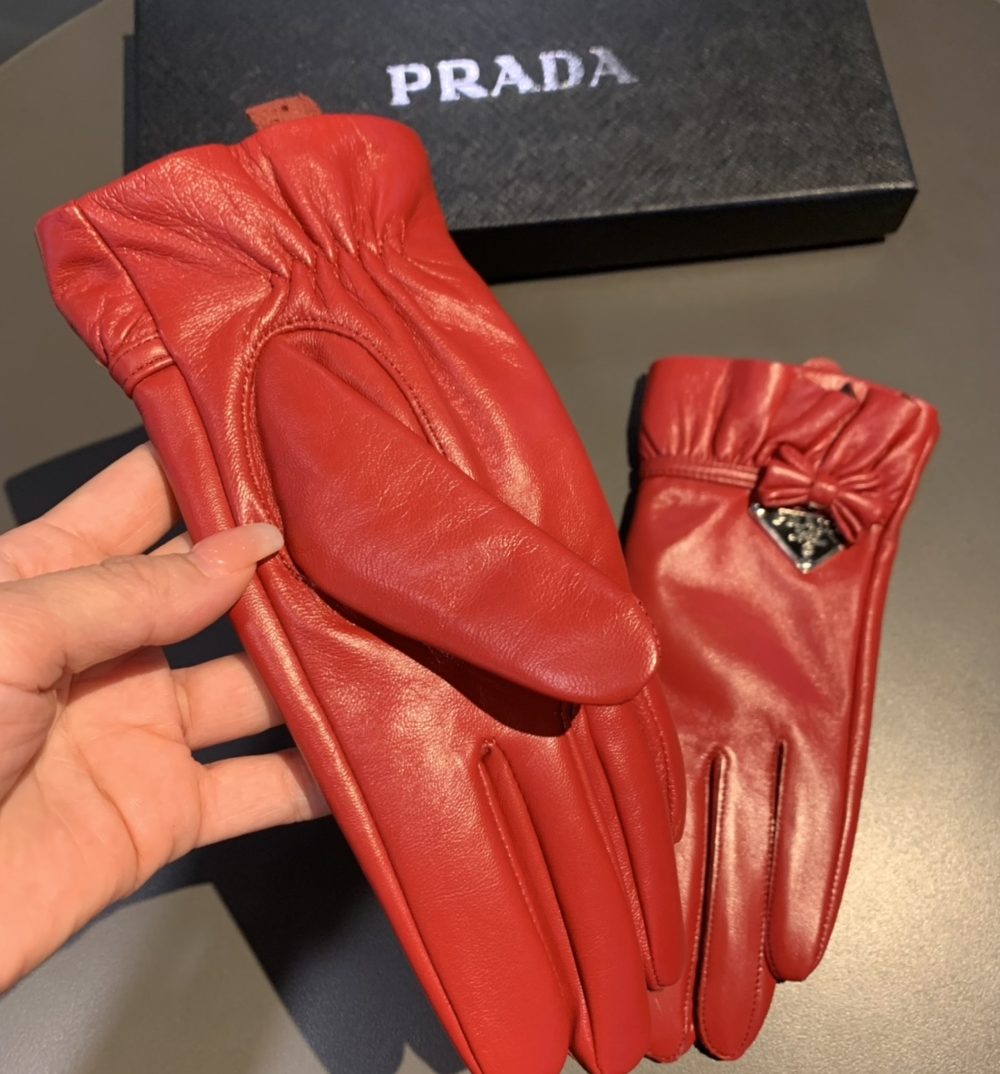 Prada Nappa Gloves In Red