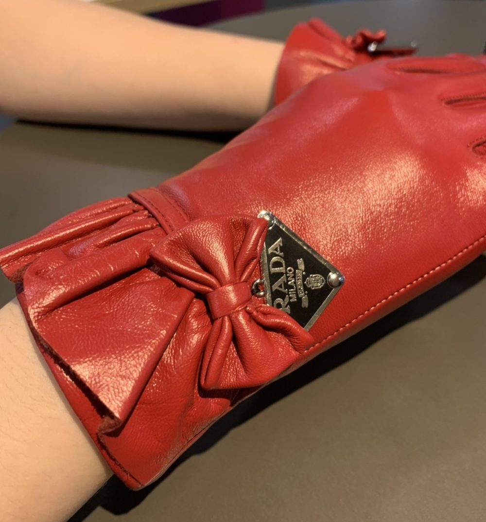 Prada Nappa Gloves In Red