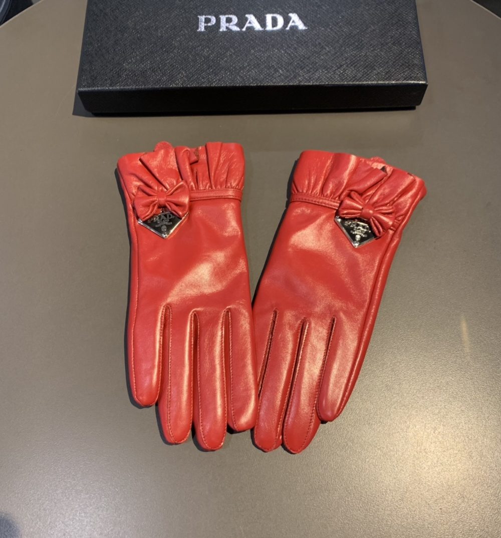 Prada Nappa Gloves In Red