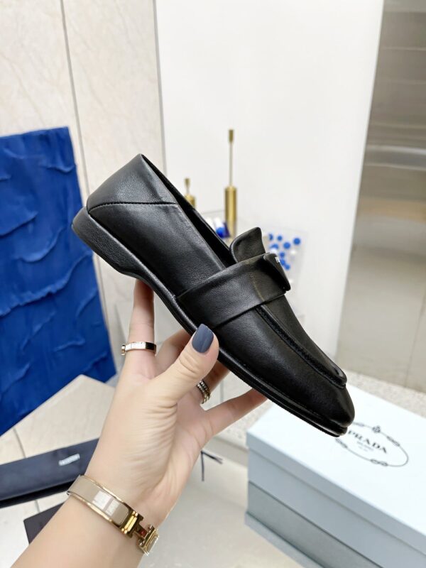 Prada Patent Loafers Black For Women PRD 