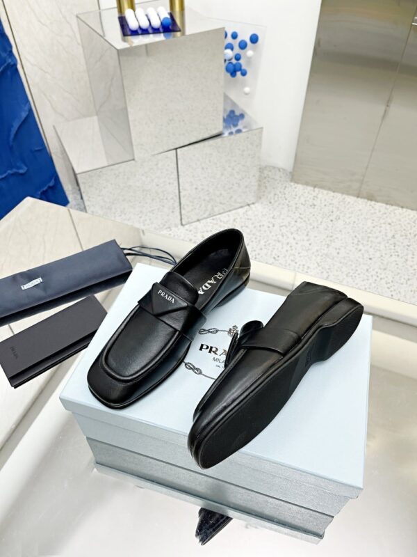 Prada Patent Loafers Black For Women PRD 