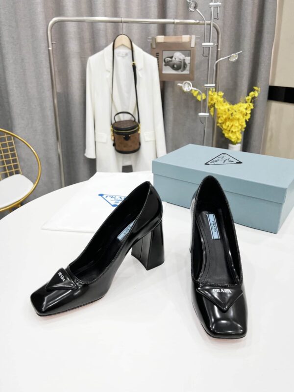 Prada Patent Pumps Black For Women 3.5in/90mm PRD 