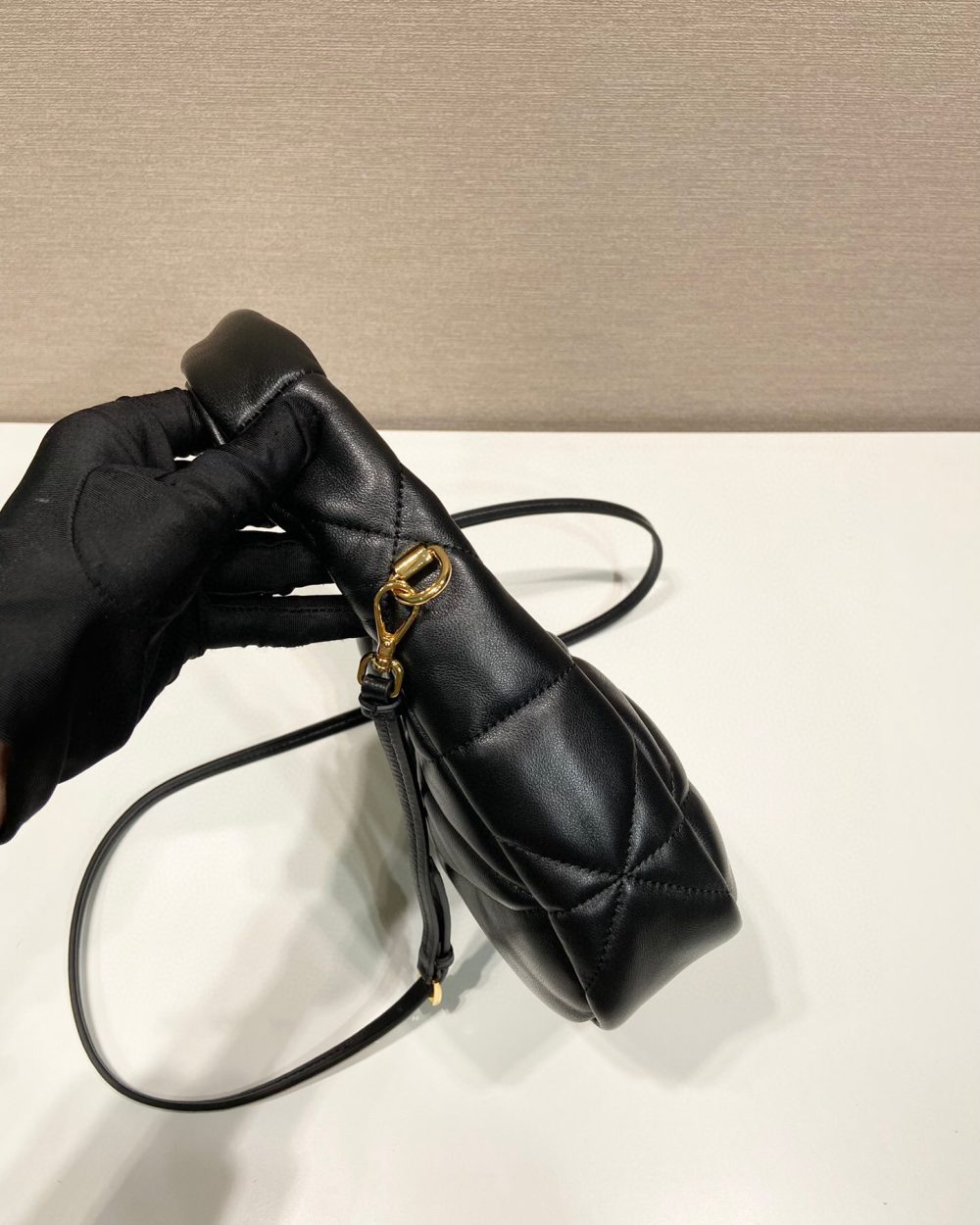 Quilted Nappa Shoulder Bag In Black For Women 8.3in/ 21cm