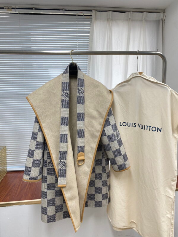 Reversible Damier Azur Hooded Wrap Coat Beige For Women 1A9L0R
