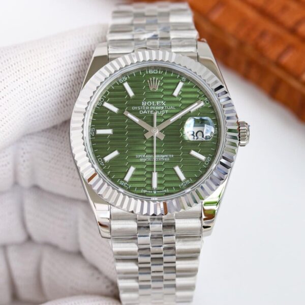 Rolex Datejust 41mm Oyster Perpetual Silver Toned For Men 126300