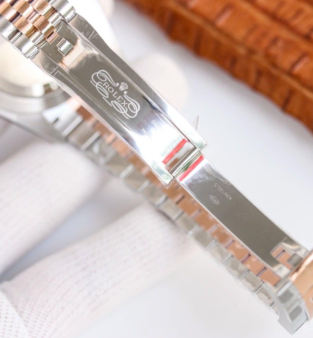 Rolex Datejust 41mm Oyster Perpetual Silver Toned For Men 126331