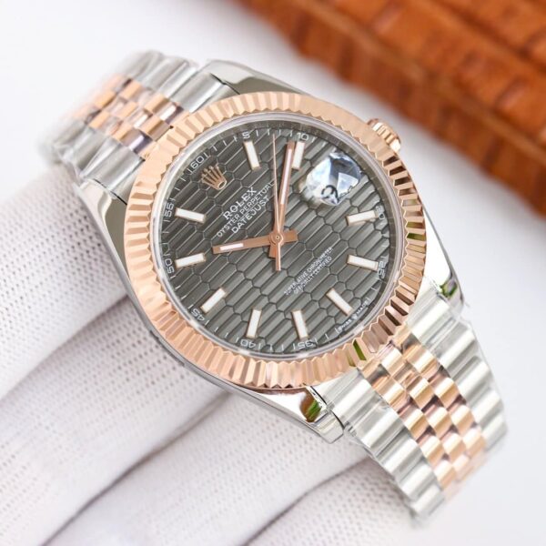 Rolex Datejust 41mm Oyster Perpetual Silver Toned For Men 126331