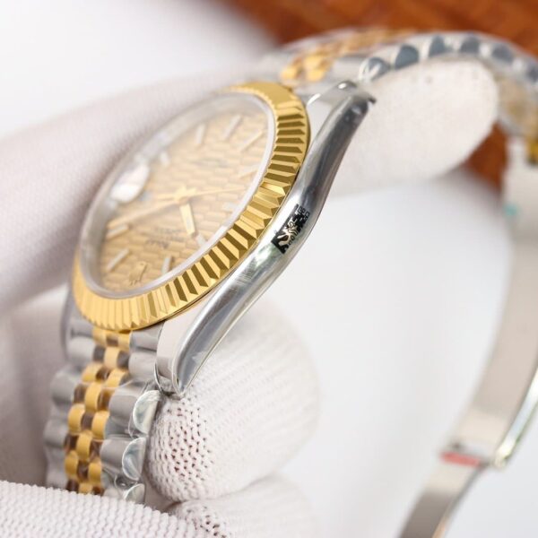 Rolex Datejust 41mm Oyster Perpetual Silver Toned For Men 126333