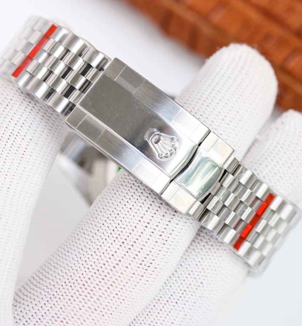 Rolex Datejust 41mm Oyster Perpetual Silver Toned For Men 126334