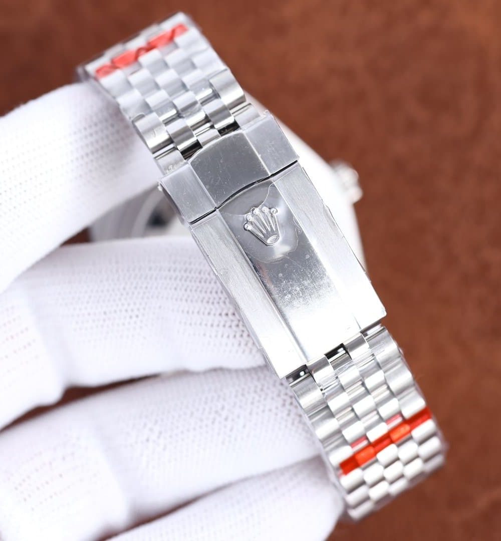 Rolex Datejust 41mm Oyster Perpetual Silver Toned For Men 16220