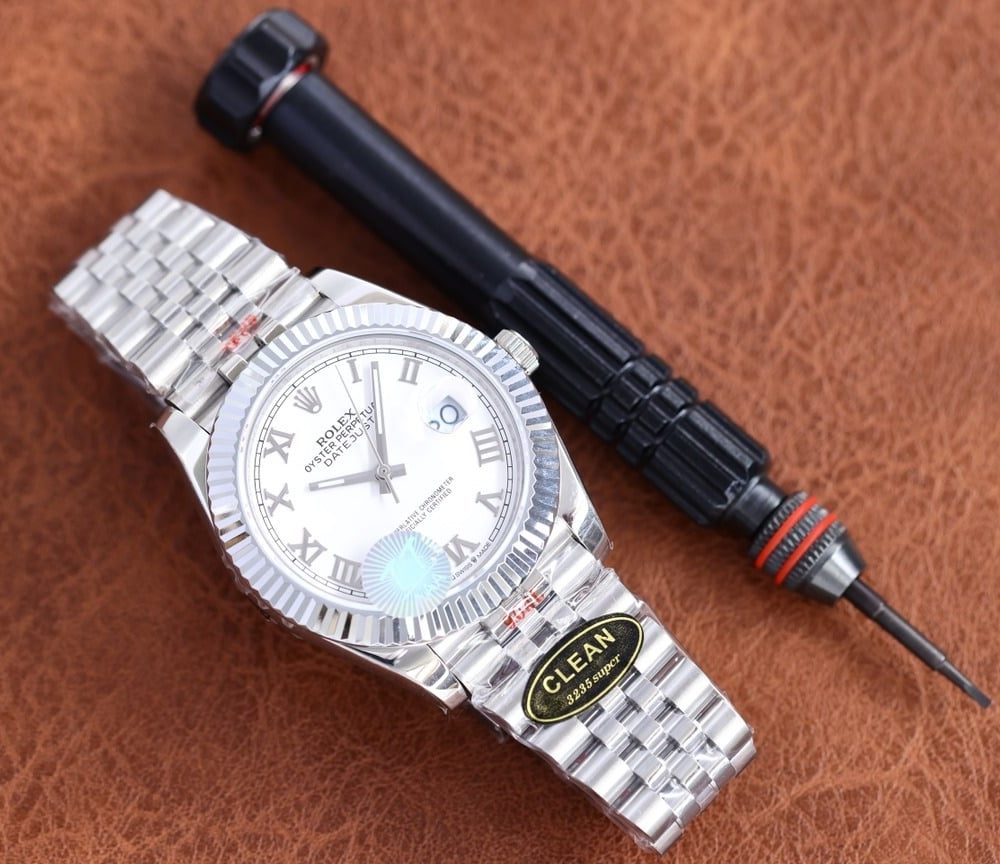 Rolex Datejust 41mm Oyster Perpetual Silver Toned For Men 16220