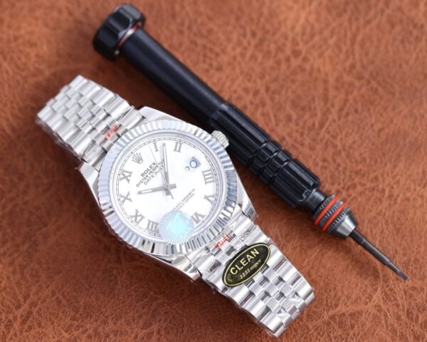 Rolex Datejust 41mm Oyster Perpetual Silver Toned For Men 16220