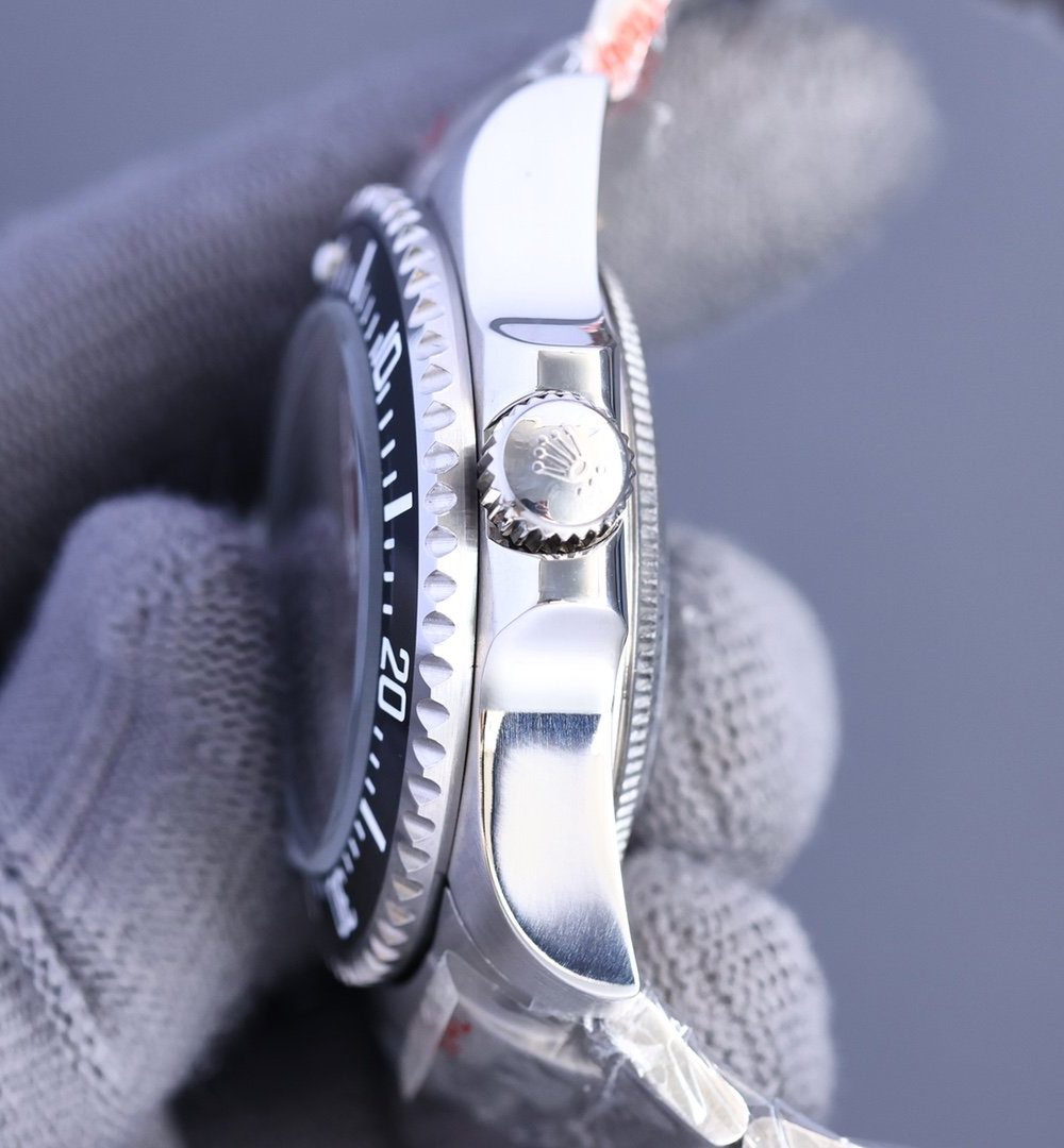 Rolex Sea Dweeler 44mm Silver Toned For Men 136660