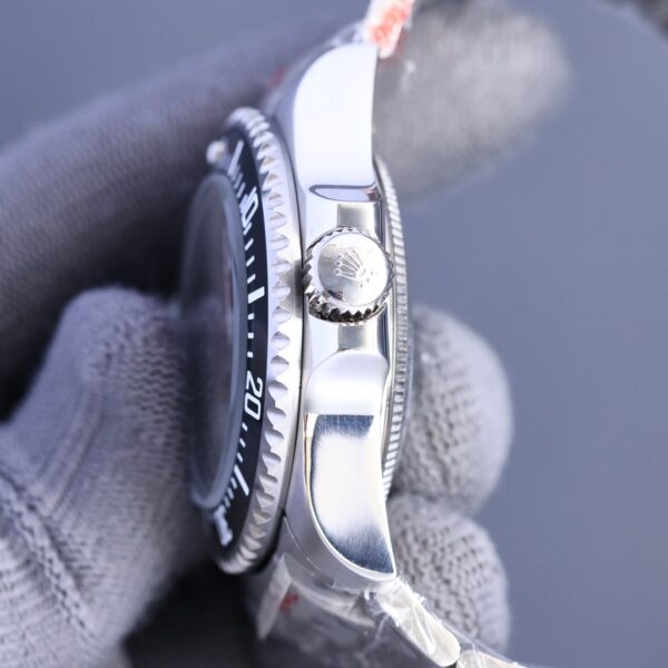 Rolex Sea Dweeler 44mm Silver Toned For Men 136660